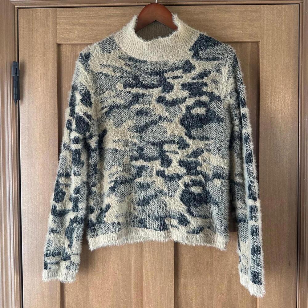 Fate DailyLook Cream Camo Mock Neck Long Sleeve Fuzzy Sweater Women’s Small​